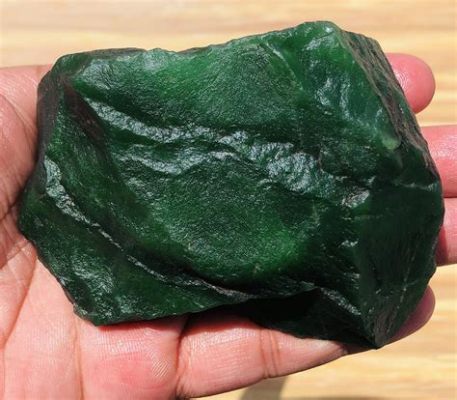  Jadeite: Kestävä Mineraali, Erittäin Suositeltava Koristelutavaroiden Tekemiselle!